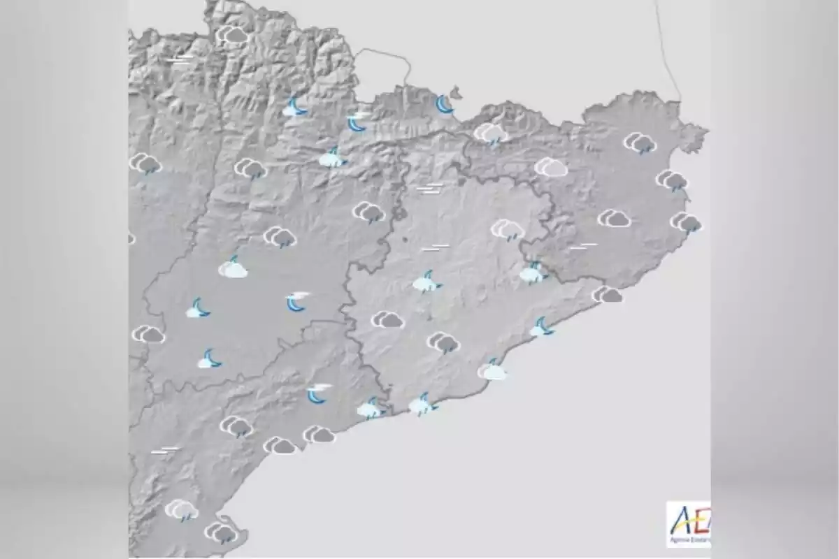 Muntatge amb el mapa de Catalunya de l'AEMET del temps el divendres, 14 d'agost del 2023.