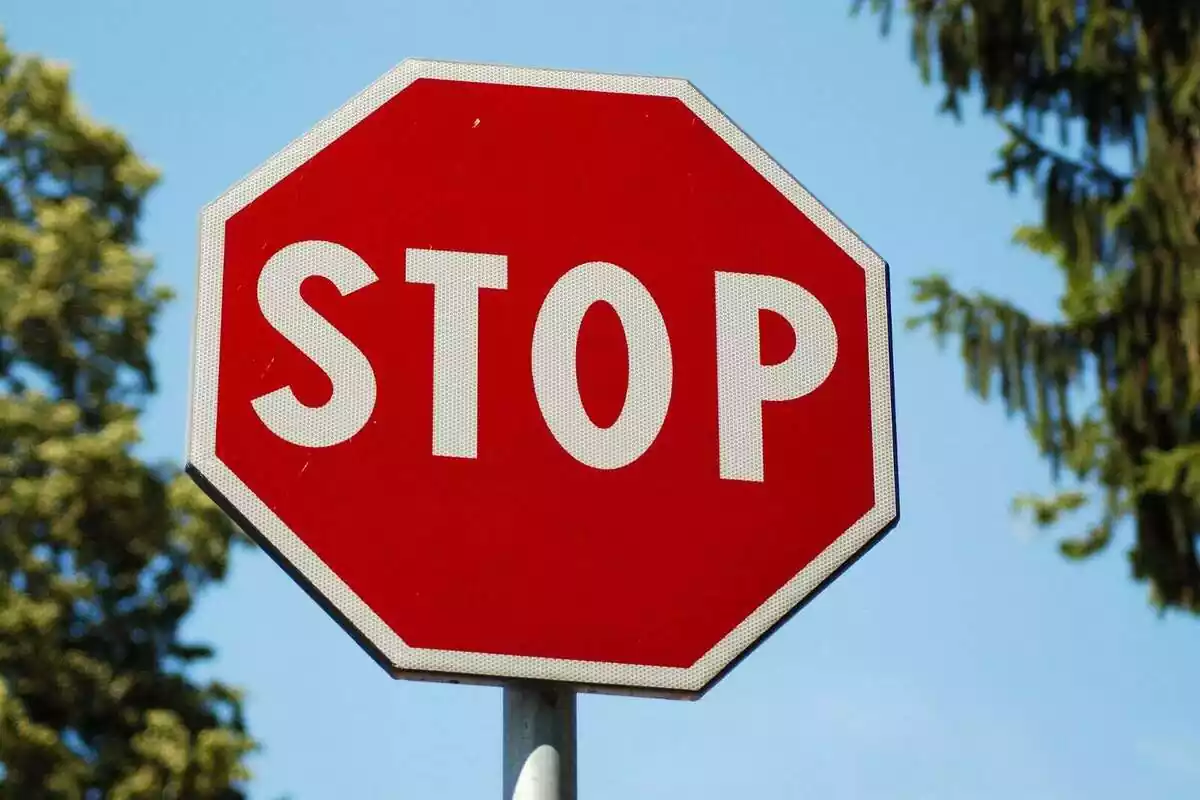 Primer pla d'un senyal de Stop